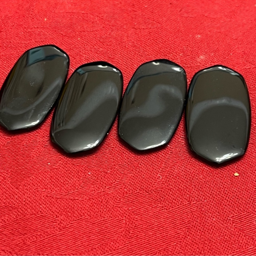 4 kendra Scott black Danielle stones